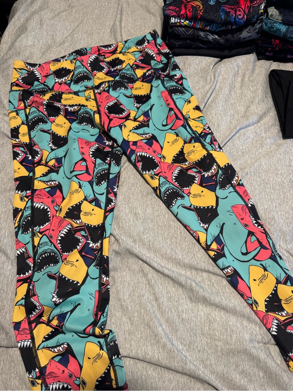 CVG Shark Attack Capri Leggings Size L